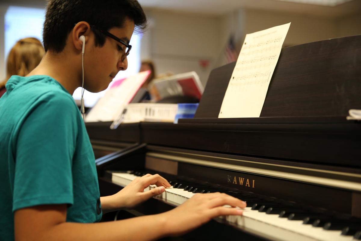 Discovery Middle School piano lab