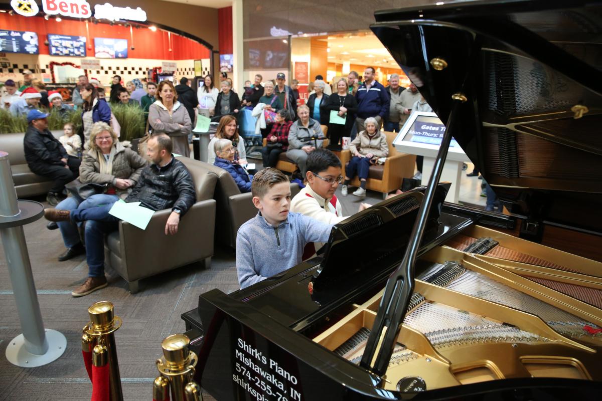 Discovery students performing Christmas piano concert in UP Mall (Dec. 2017)