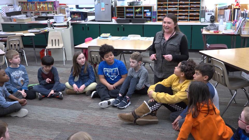 Amanda Fox teaching her 3rd gr. class at Prairie Vista (March 11, 2020)