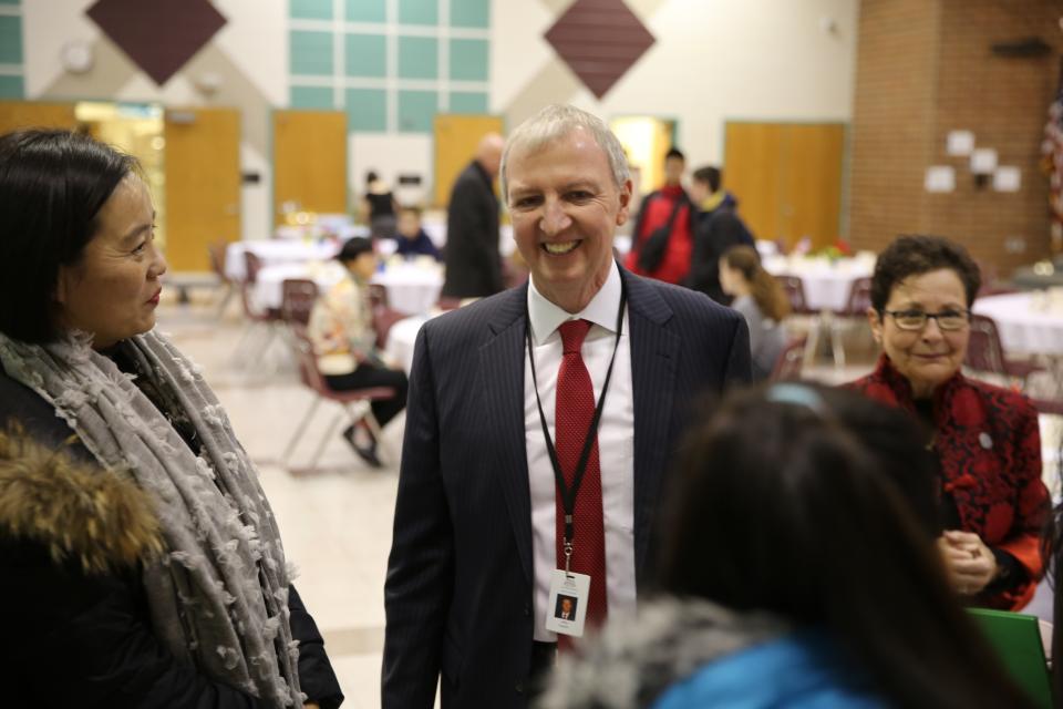 P-H-M Supt. Dr. Jerry Thacker talks with Anshan visitors