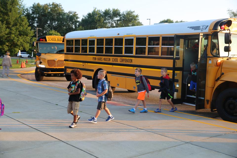 Horizon students on First Day of School Fall 2018