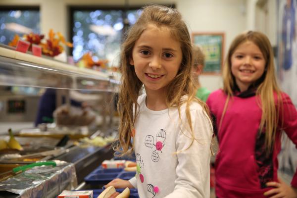 Prairie Vista students getting lunch