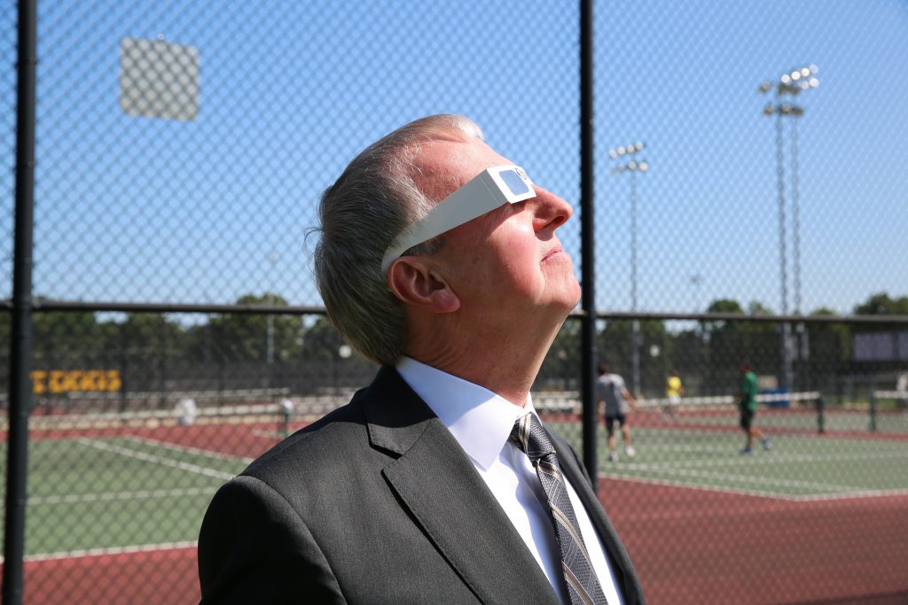 solar_eclipse_thacker_with_glasses_8