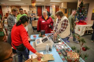 P-H-M Employees shopping for gifts