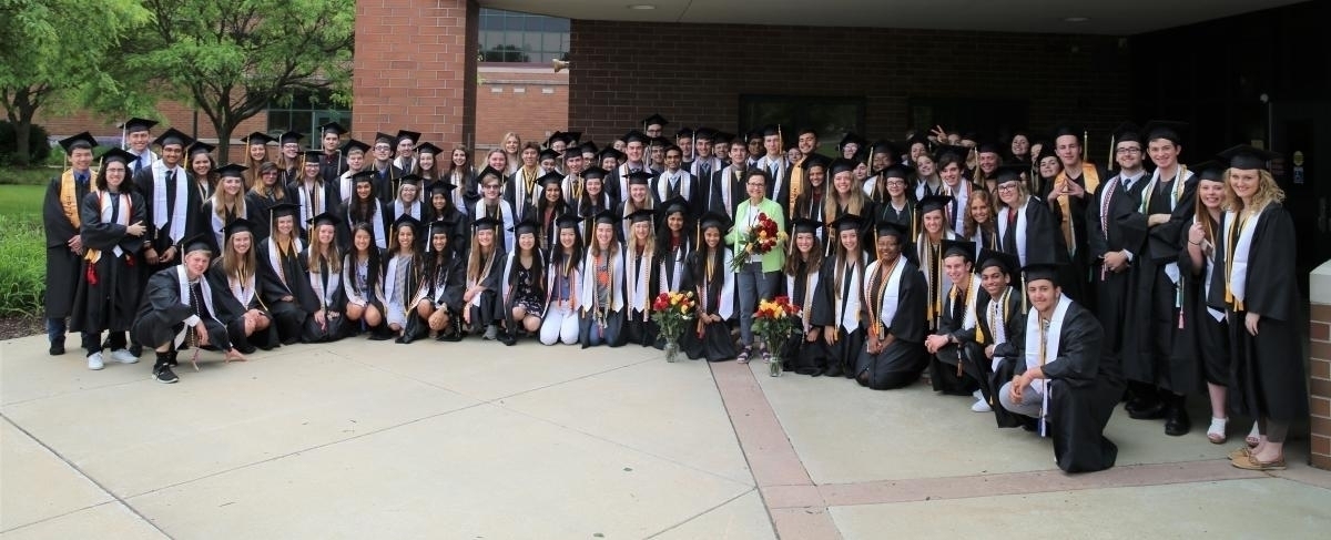 Penn students surprise retiring Discovery principal