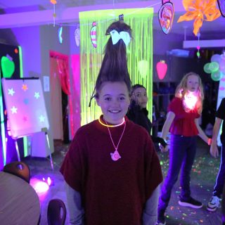 π
πThe Grinch and Cindy-Lou Who welcomed all Elsie Rogers students into Whoville today. And they say in Whoville the Grinch's small heart grew 6β£7β£ times that dayβΌοΈπIt was all part of Elsie's annual Holiday Door Decorating contest. Winners to be announced tomorrow.