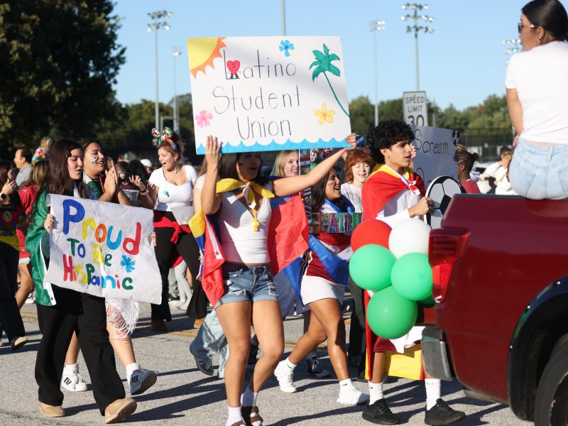 Students in Penn Homecoming parade