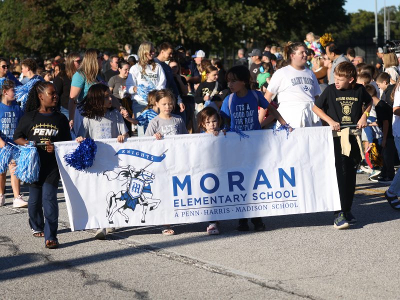 Moran Students in Penn Homecoming parade
